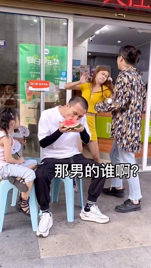 网红情侣吵架吃瓜图片大全,吃瓜群众围观热议！